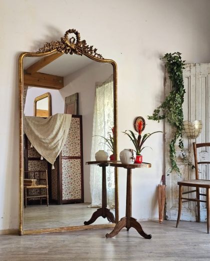 Ancien grand miroir à fronton fin 19e style Louis XVI doré à la feuille d'or