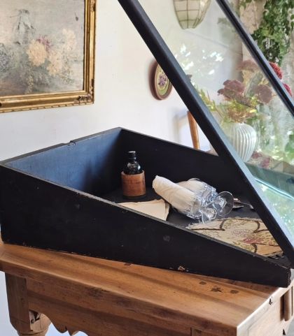 Ancienne vitrine de comptoir patine noire d'origine