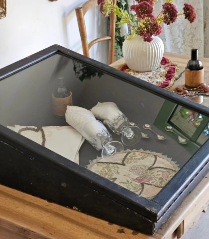 Ancienne vitrine de comptoir patine noire d'origine