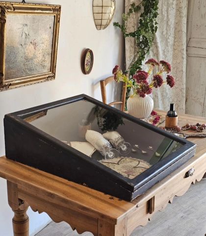 Ancienne vitrine de comptoir patine noire d'origine