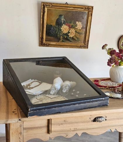 Ancienne vitrine de comptoir patine noire d'origine