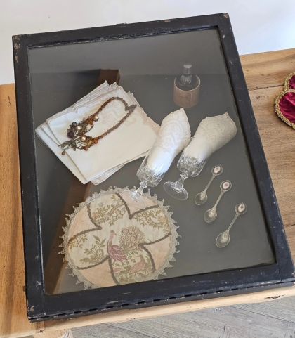 Ancienne vitrine de comptoir patine noire d'origine