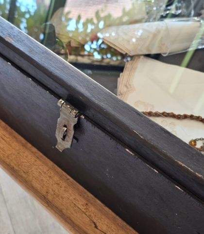 Ancienne vitrine de comptoir patine noire d'origine