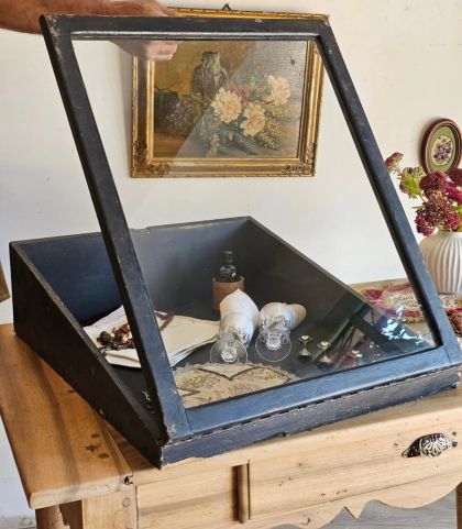 Ancienne vitrine de comptoir patine noire d'origine