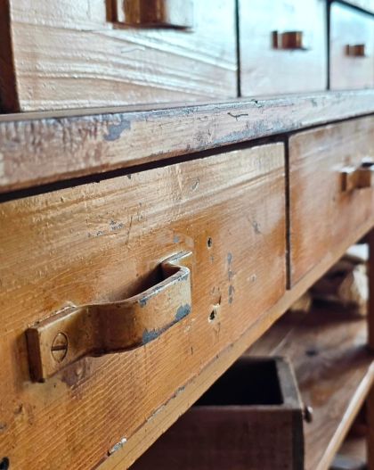 Ancien meuble de métier début 20e patine d'origine avec ,tiroirs, casiers, étagère