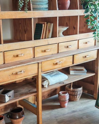 Ancien meuble de métier début 20e patine d'origine avec ,tiroirs, casiers, étagère