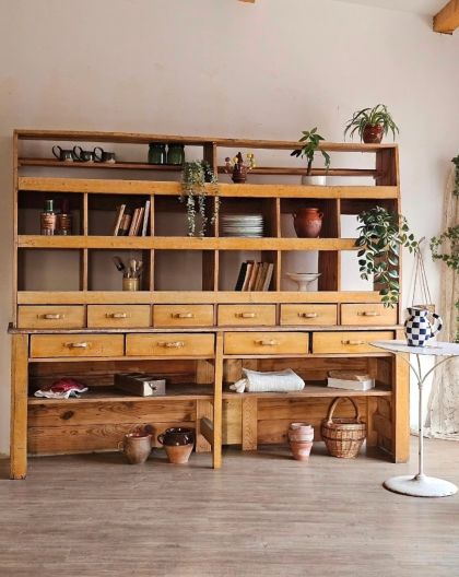 Ancien meuble de métier début 20e patine d'origine avec ,tiroirs, casiers, étagère