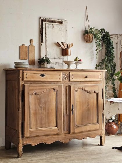 Ancien grand buffet en noyer massif style Louis XV provincial fin XIXe