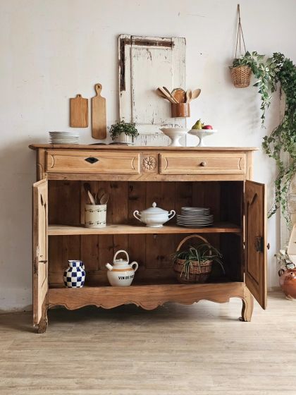 Ancien grand buffet en noyer massif style Louis XV provincial fin XIXe