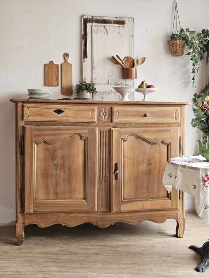 Ancien grand buffet en noyer massif style Louis XV provincial fin XIXe