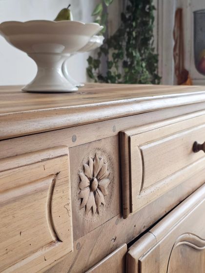 Ancien grand buffet en noyer massif style Louis XV provincial fin XIXe