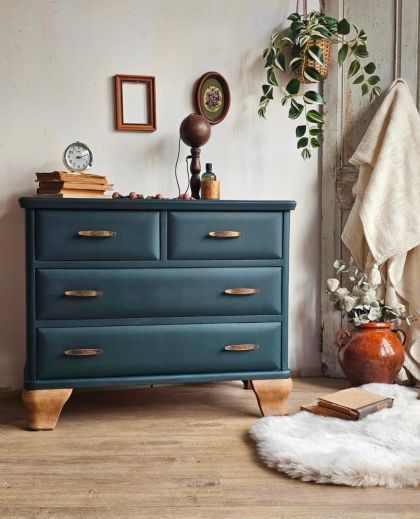 Ancienne commode 4 tiroirs, poignées d'origine jolis petons.