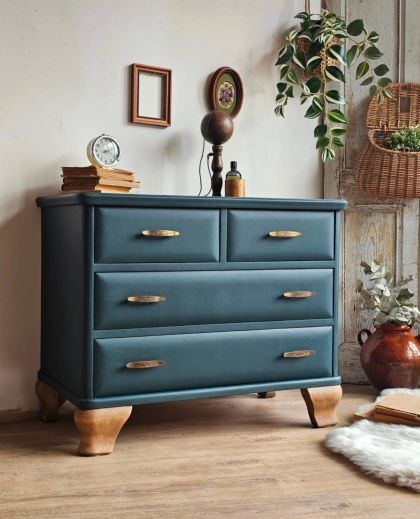 Ancienne commode 4 tiroirs, poignées d'origine jolis petons.