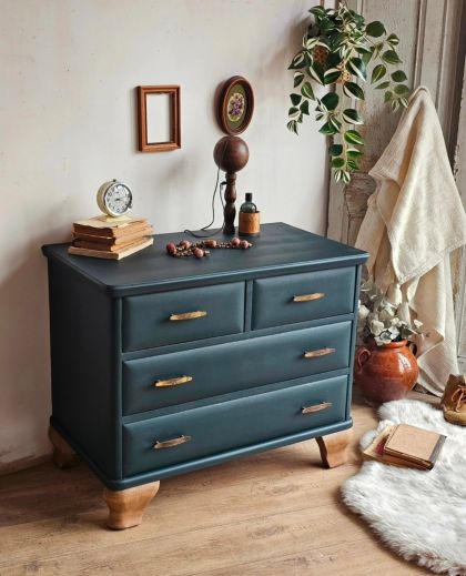 Ancienne commode 4 tiroirs, poignées d'origine jolis petons.