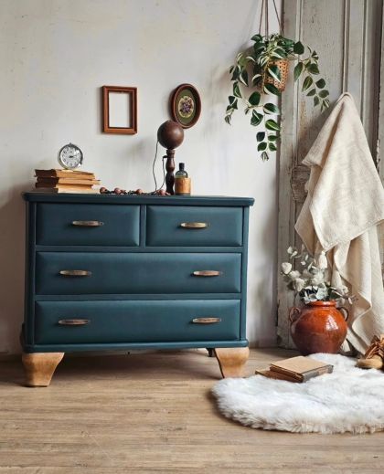 Ancienne commode 4 tiroirs, poignées d'origine jolis petons.