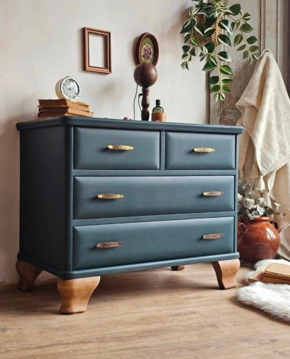 Ancienne commode 4 tiroirs, poignées d'origine jolis petons.