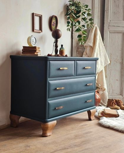 Ancienne commode 4 tiroirs, poignées d'origine jolis petons.