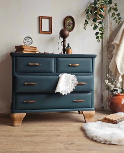 Ancienne commode 4 tiroirs, poignées d'origine jolis petons.