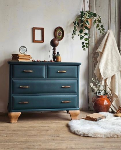 Ancienne commode 4 tiroirs, poignées d'origine jolis petons.