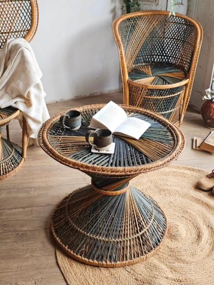 Salon en rotin vintage fauteuil paon style Emmanuelle, fauteuil et table tambour