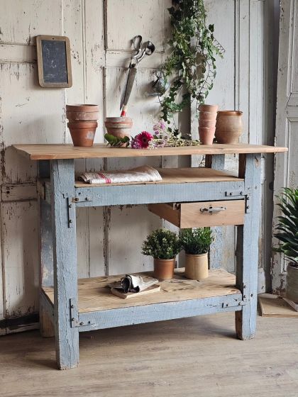 Ancien établi meuble de métier avec tiroir dans sa patine