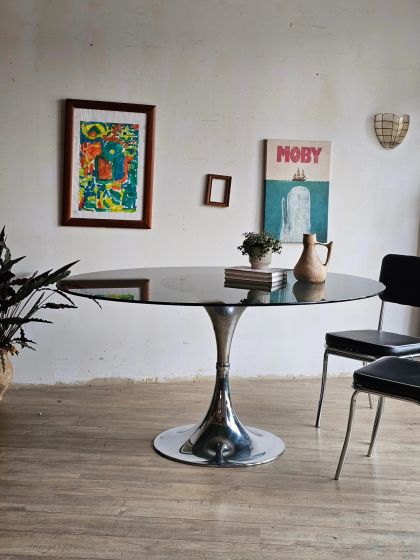 Pépite Space Age.  Table pied tulipe design italien années 70, dans le goût de Gastone Rinaldi.