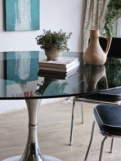 Pépite Space Age.  Table pied tulipe design italien années 70, dans le goût de Gastone Rinaldi.