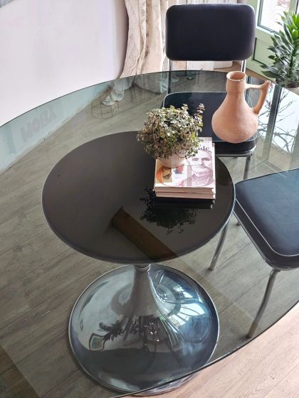 Pépite Space Age.  Table pied tulipe design italien années 70, dans le goût de Gastone Rinaldi.