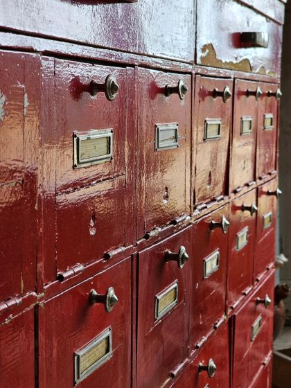 Ancien grand meuble de métier à clapets circa 1930-1950
