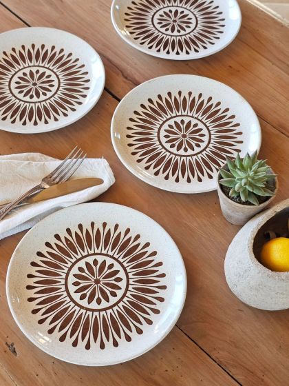 4 assiettes plates Biltons Stafforshire en Ironstone années 70 motifs soleil
