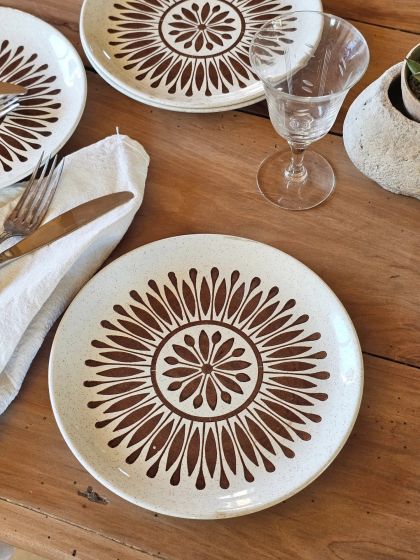 4 assiettes plates Biltons Staffordshire en Ironstone années 70 motifs soleil