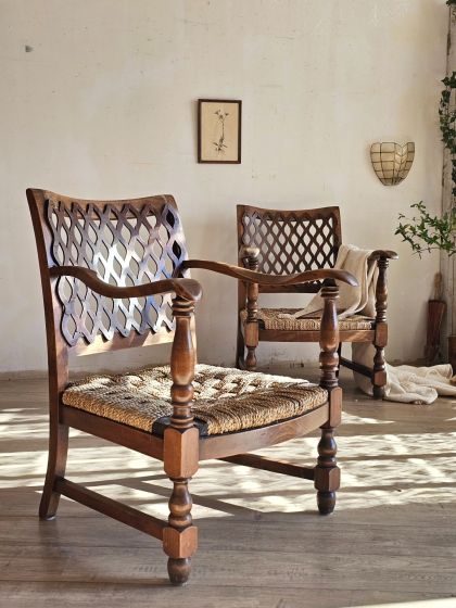 Ancienne paire de fauteuils en bois assise corde et dossier ajouré