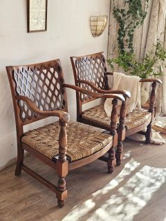 Ancienne paire de fauteuils en bois assise corde et dossier ajouré