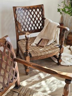 Ancienne paire de fauteuils en bois assise corde et dossier ajouré