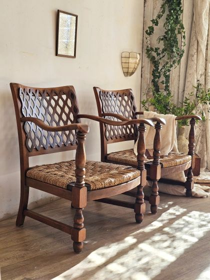 Ancienne paire de fauteuils en bois assise corde et dossier ajouré