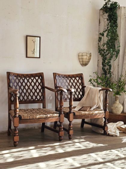 Ancienne paire de fauteuils en bois assise corde et dossier ajouré