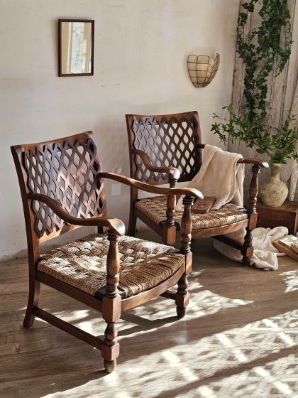 Ancienne paire de fauteuils en bois assise corde et dossier ajouré