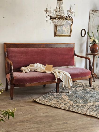 Ancienne grande banquette Restauration circa 1820 en noyer.