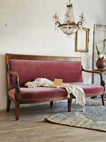 Ancienne grande banquette Restauration circa 1820 en noyer.