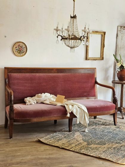 Ancienne grande banquette Restauration circa 1820 en noyer.