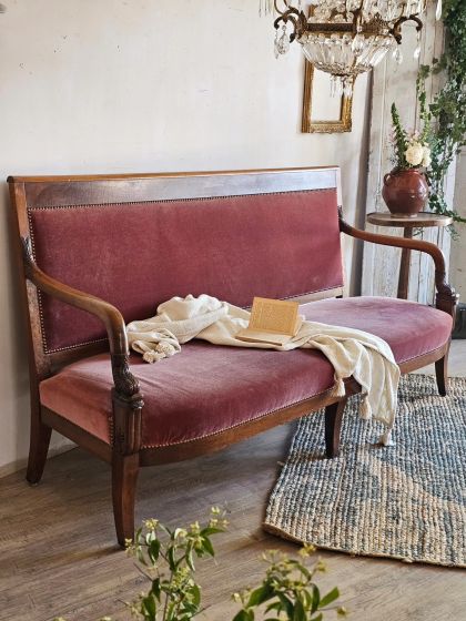 Ancienne grande banquette Restauration circa 1820 en noyer.