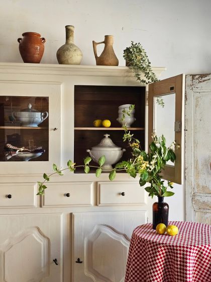 Buffet vitrine massif belles proportions