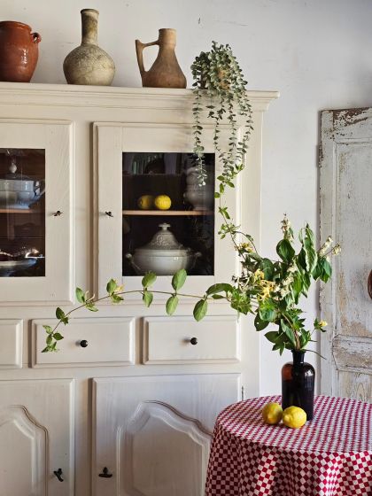 Buffet vitrine massif belles proportions