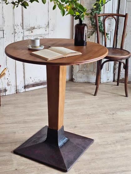 Ancienne table de bistrot années 30 superbe piètement en fonte.
