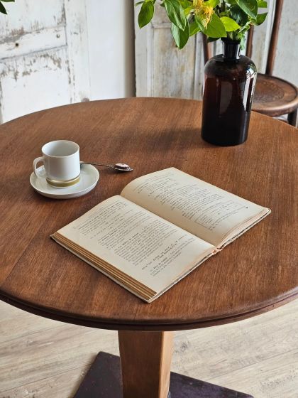 Ancienne table de bistrot années 30 superbe piètement en fonte.