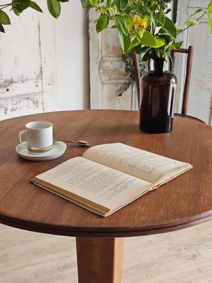 Ancienne table de bistrot années 30 superbe piètement en fonte.