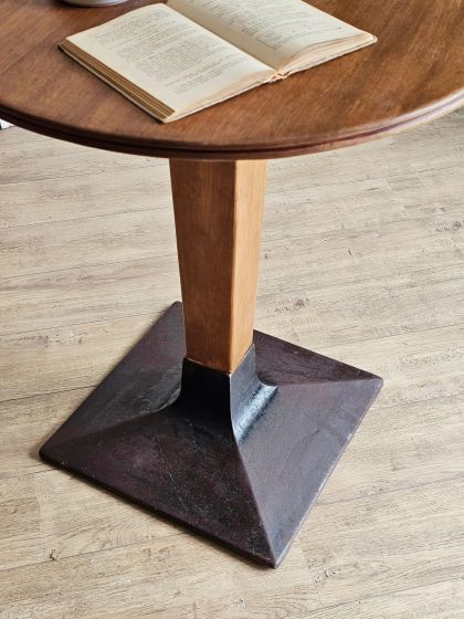 Ancienne table de bistrot années 30 superbe piètement en fonte.