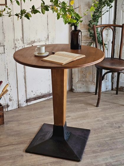 Ancienne table de bistrot années 30 superbe piètement en fonte.