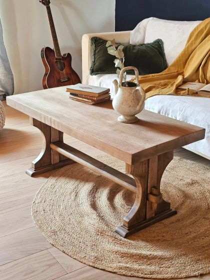 Ancienne table basse en hêtre et chêne élégant piètement