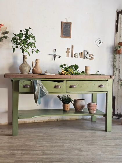 Ancien grand comptoir de fleuriste, meuble de métier établi